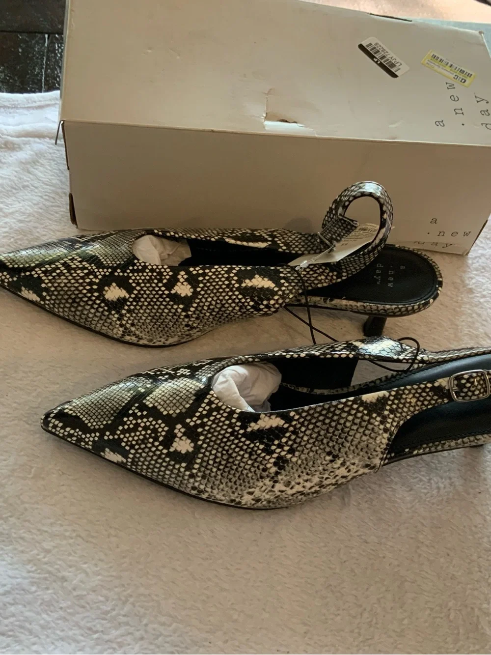 a new day Women's Black & White Snake-Print Pointed Slingback Flats new size 11